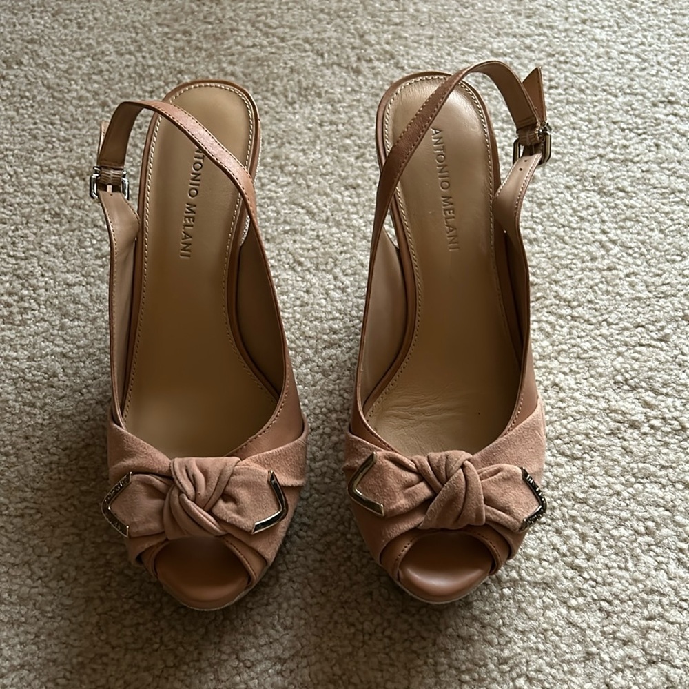 Antonio Melani women’s wedge, size 9M